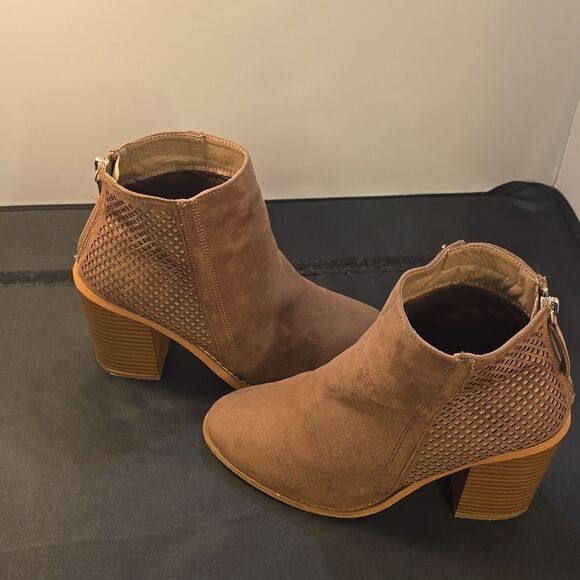 FOREVER BACK ZIPPER CLOSURE IN BOOTIES - Picture 13 of 14